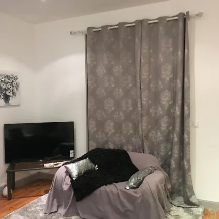 L'hommage 3* سارلا لا كانيدا