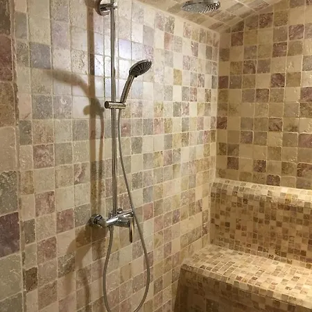 Alojamento de Acomodação e Pequeno-almoço L'hommage 3*