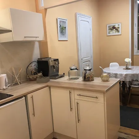 L'hommage فندق مبيت وإفطار سارلا لا كانيدا