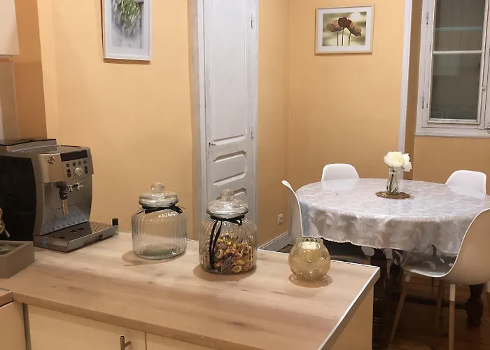 לינה וארוחת בוקר L'hommage 3*